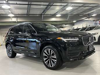 2022 Volvo XC90 T6 Momentum 