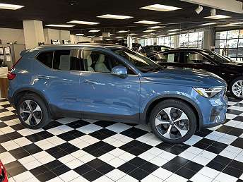 2023 Volvo XC40 B5 Plus 