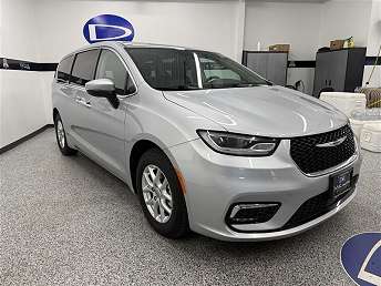 2023 Chrysler Pacifica Touring-L 