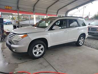 White Suzuki XL-7 SUV 2008