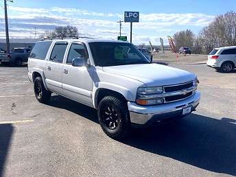 White Suburban 1500 SUV 2002