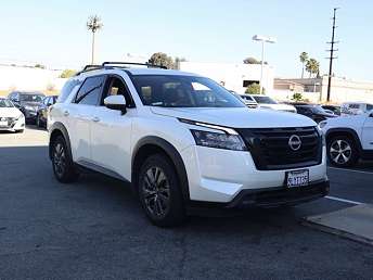 2024 Nissan Pathfinder SV 