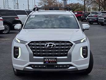 White Hyundai Palisade SUV 2020