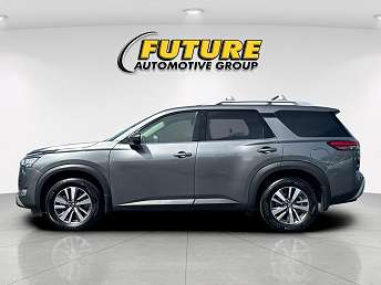 2024 Nissan Pathfinder SL 