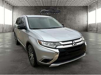 Gray Mitsubishi Outlander ES 2016