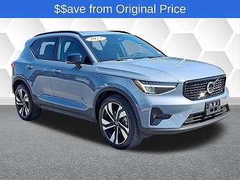 2023 Volvo XC40 B5 Plus 
